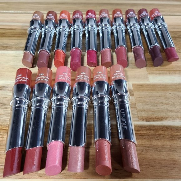 Box of 100 Clinique Unused Lipstick Testers in 16 Different Colours - Picture 7 of 12
